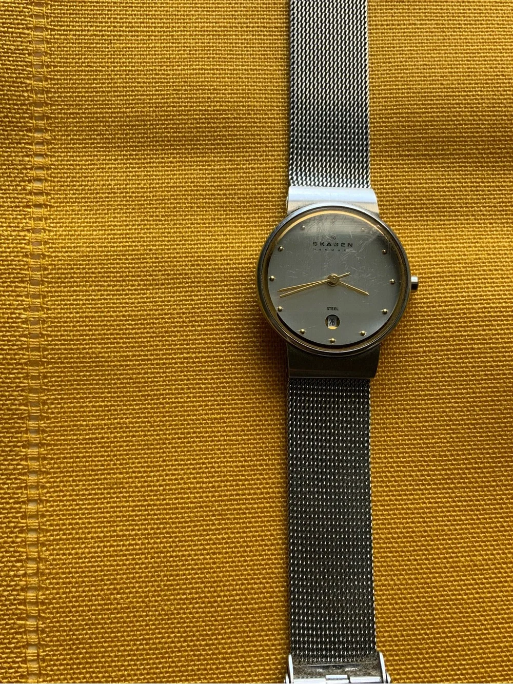 Skagen Ancher/Classic Two-Tone Watch (Model 355SSGS) WORKS PERFECTLY